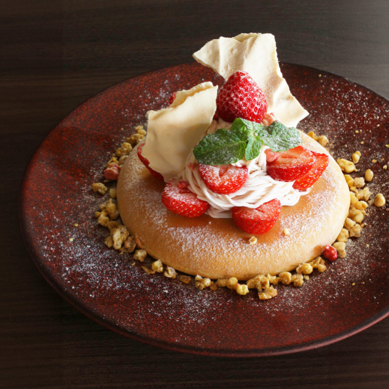 あまおうモンブランパンケーキ